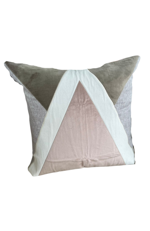 Capa de Almofada Triangulo Rosa Premium Bordada Com Aplicação 50x50cm