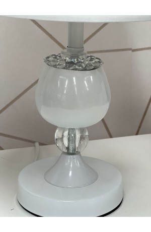 Luminaria de Mesa Branca com Base em Metal e Luz de LED 41cm x 25cm